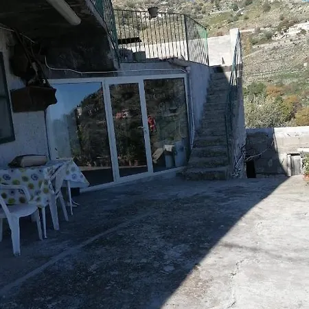 A Ceramarrotta Petralia Tra Taormina E Appartamento