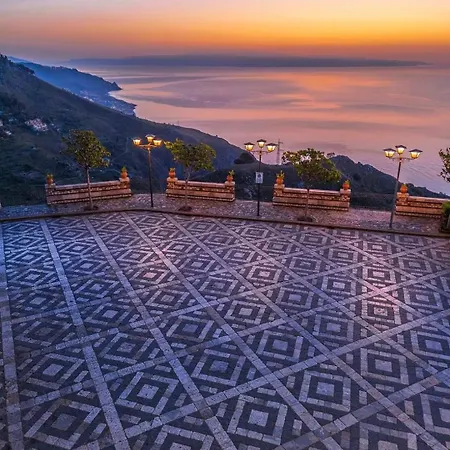 A Ceramarrotta Petralia Tra Taormina E * Castelmola